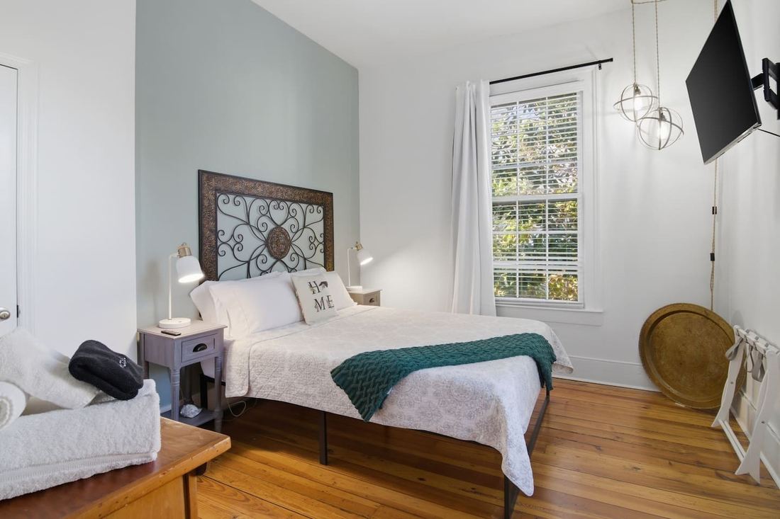 Queen bedroom